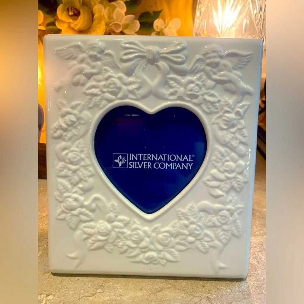 International Silver Company Ceramic Heart Photo Frame 3 1/2